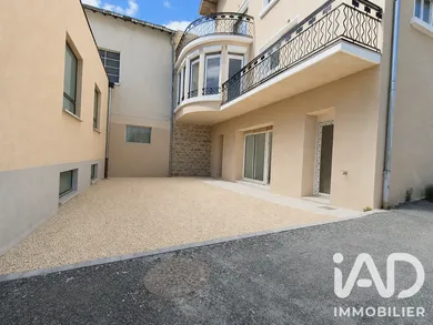 Apartment in Saint-Laurent-de-Chamousset (69930)