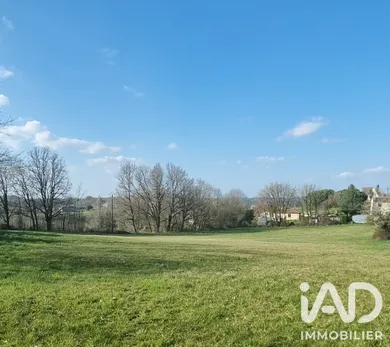 Terrain à bâtir à Terrasson-Lavilledieu (24120)
