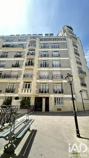 Apartment in Paris (75016)