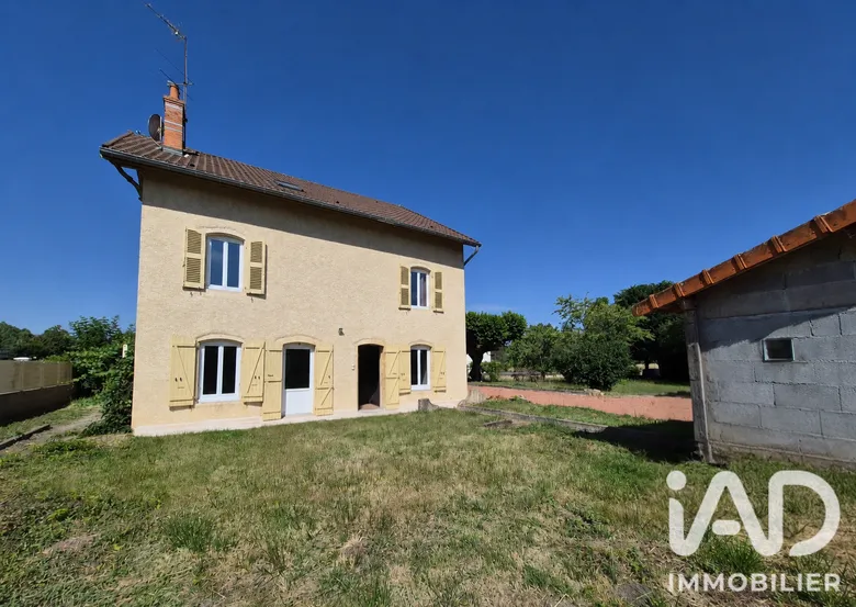 Maison 6 pièces 260 m² · à Pouilly-sous-Charlieu · 260 m² · 329 000 €