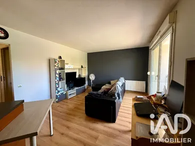 Apartment in Saint-Genis-Laval (69230)