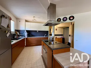 Apartment in Saint-Genis-Laval (69230)