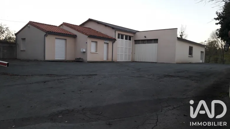 Murs commerciaux à Saint-Pardoux (79310) · 320 m² · 164 000 €