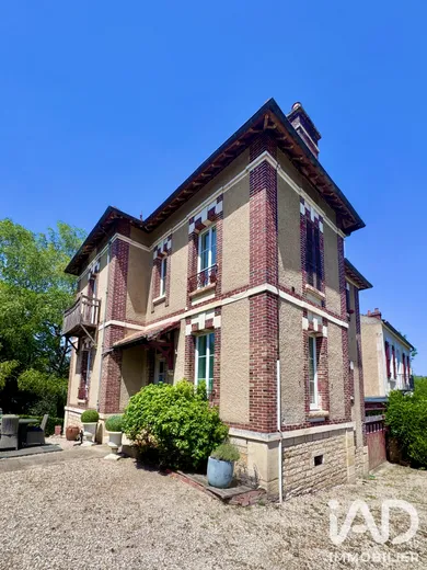 Maison traditionnelle à Deux Rivières (89460)