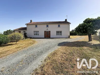 Maison traditionnelle à Saint-Aubin-le-Cloud (79450)