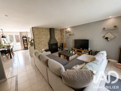 Maison traditionnelle à Ponthévrard (78730)