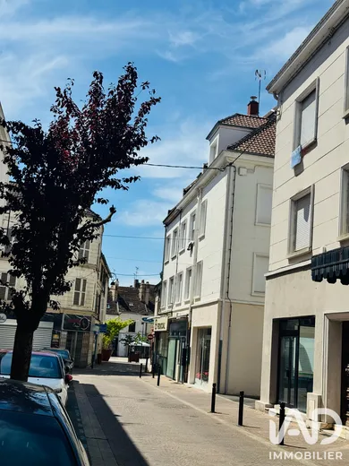 Building in Montereau-Fault-Yonne (77130)