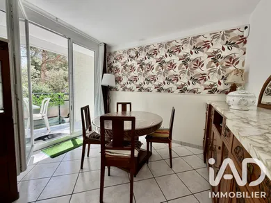 Apartment in Aix-en-Provence (13100)