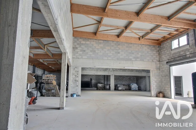Murs commerciaux à Saint-Maximin-la-Sainte-Baume (83470) · 543,6 m² · 1 302 000 €