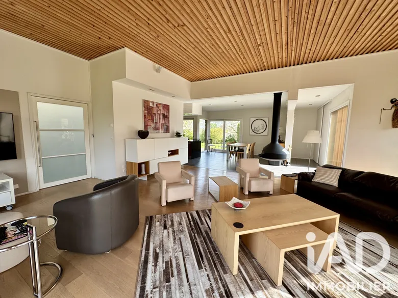 Maison 7 pièces 199 m² · à La Bassee · 199 m² · 599 000 €