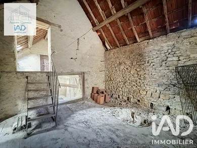 Immeuble à Saint-Pierre-le-Moûtier (58240)