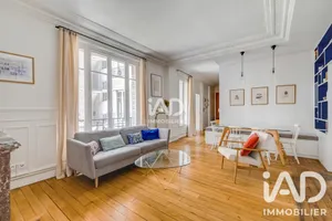Apartment in Paris (75017)