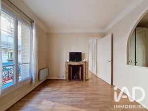 Apartment in Paris (75017)