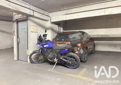 Parking à Paris (75009)