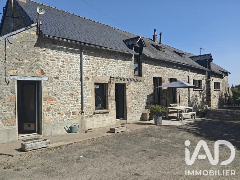 Maison 8 pièces 212 m² · à Gesvres · 212 m² · 275 000 €