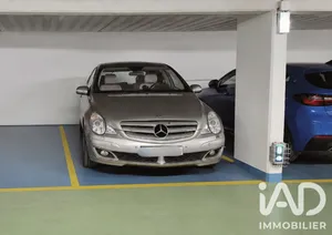 Parking à Paris (75019)