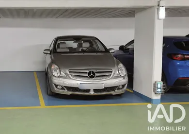 Parking à Paris (75019)