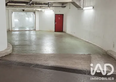 Parking à Paris (75019)