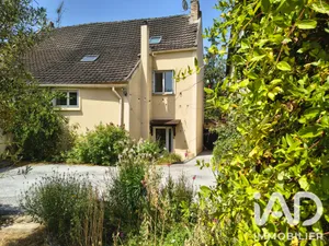 Townhouse in Saint-Arnoult-en-Yvelines (78730)