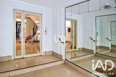 Apartment in Paris (75016)