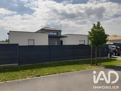 Detached house in Saint-Denis-la-Chevasse (85170)