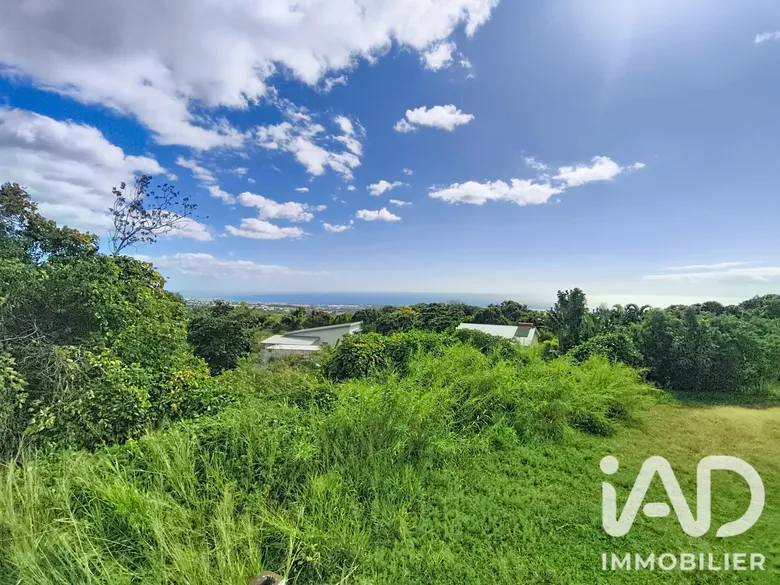 Terrain à bâtir à Sainte-Marie (97438) · 305 000 €