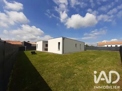 Detached house in Saint-Denis-la-Chevasse (85170)