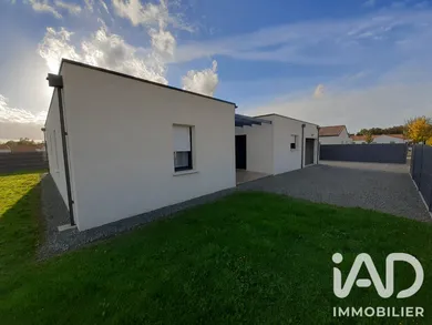 Detached house in Saint-Denis-la-Chevasse (85170)