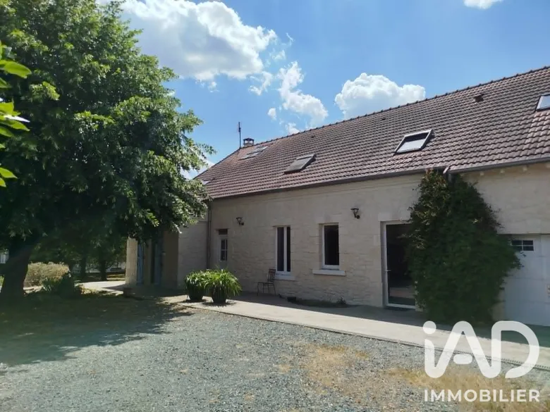 Maison 7 pièces 280 m² · à Saint-Germain-du-Puy · 280 m² · 336 000 €