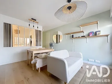Apartment in Paris (75019)