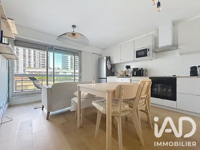 Apartment in Paris (75019)