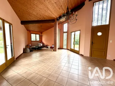 Architectural house in Bondigoux (31340)