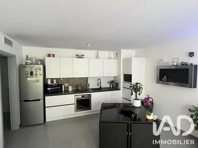 Apartment in Aix-en-Provence (13090)