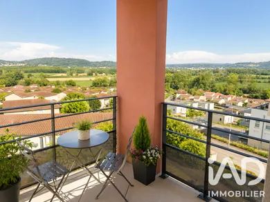 Apartment in L'Isle-d'Abeau (38080)