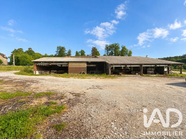 Murs commerciaux à Sarran (19800) · 700 m² · 78 000 €