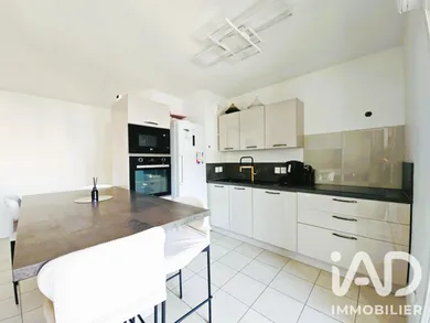 Apartment in Grenoble (38100)