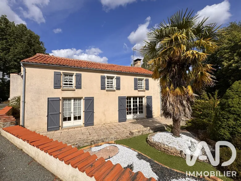 Maison 5 pièces 142 m² · à Saint-Cyr-des-Gâts · 142 m² · 205 000 €