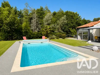 Mansion in Grosbreuil (85440)