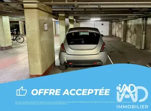 Parking in Paris (75009)