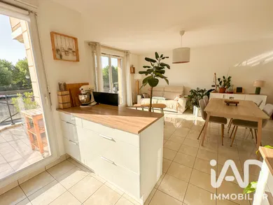 Apartment in Saint-Pierre-du-Perray (91280)