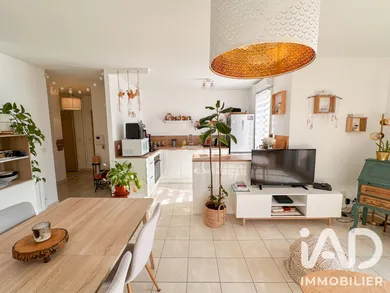 Apartment in Saint-Pierre-du-Perray (91280)