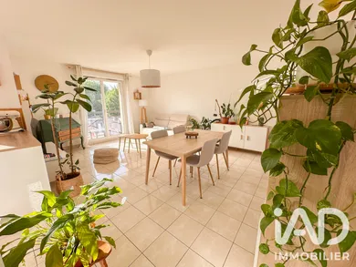 Apartment in Saint-Pierre-du-Perray (91280)