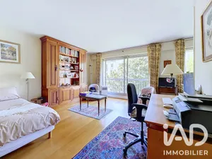 Apartment in Paris (75017)