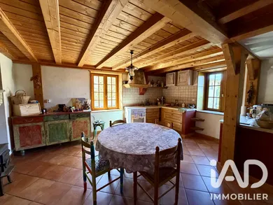 Maison de village à Saint-Jean-le-Vieux (01640)