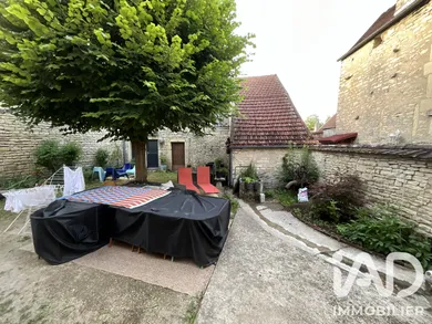 Maison de village à Ancy-le-Franc (89160)