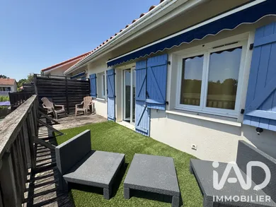 Appartement à Saint-Julien-en-Born (40170)