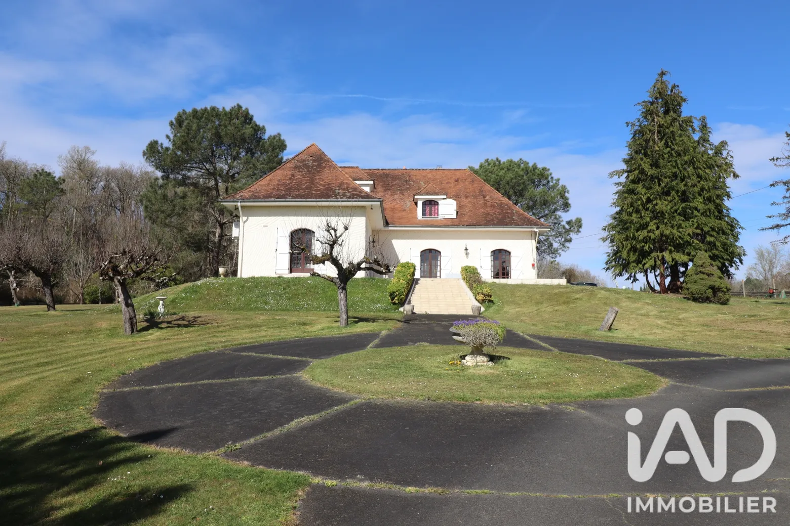 Vente maison à Pompignac (33370) : maison traditionnelle 6 pièces 210 m² - 2058489 — 2