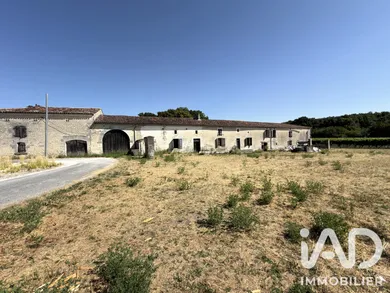 Grange à Bellevigne (16120)