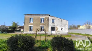 Maison à Saint-Martin-de-Fraigneau (85200)