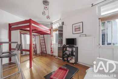 Apartment in Paris (75017)